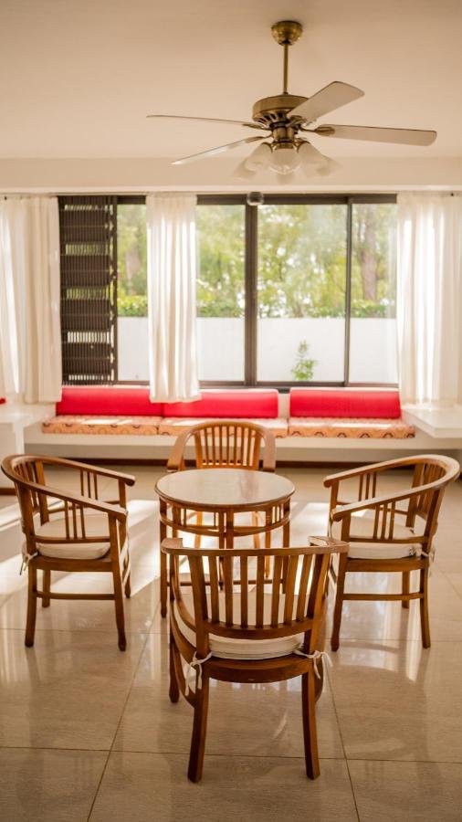 Villa Angelou - Sunlit Beach Getaway With Pool And Wifi Belle Mare Exterior foto