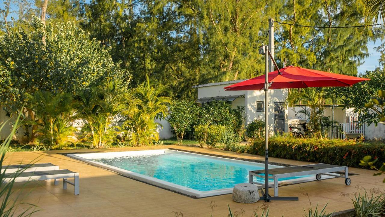 Villa Angelou - Sunlit Beach Getaway With Pool And Wifi Belle Mare Exterior foto
