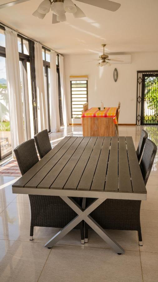 Villa Angelou - Sunlit Beach Getaway With Pool And Wifi Belle Mare Exterior foto
