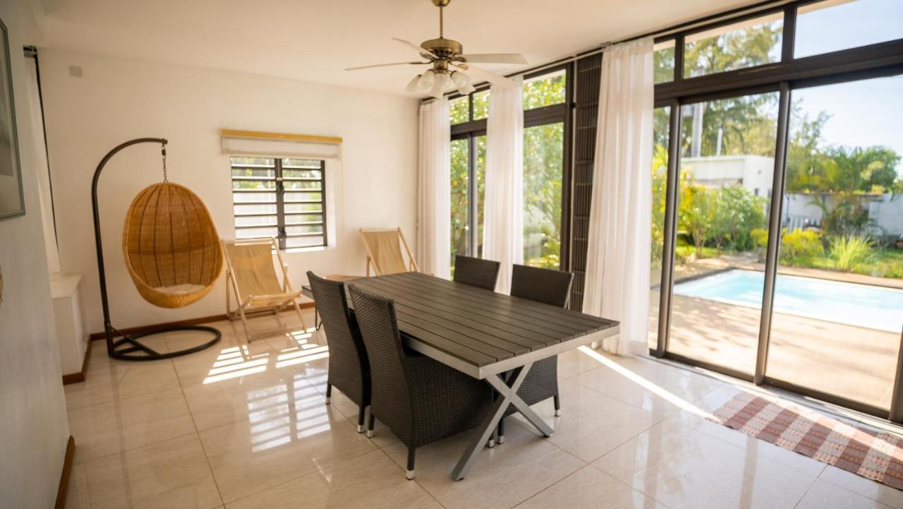 Villa Angelou - Sunlit Beach Getaway With Pool And Wifi Belle Mare Exterior foto