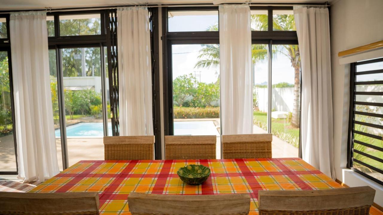 Villa Angelou - Sunlit Beach Getaway With Pool And Wifi Belle Mare Exterior foto