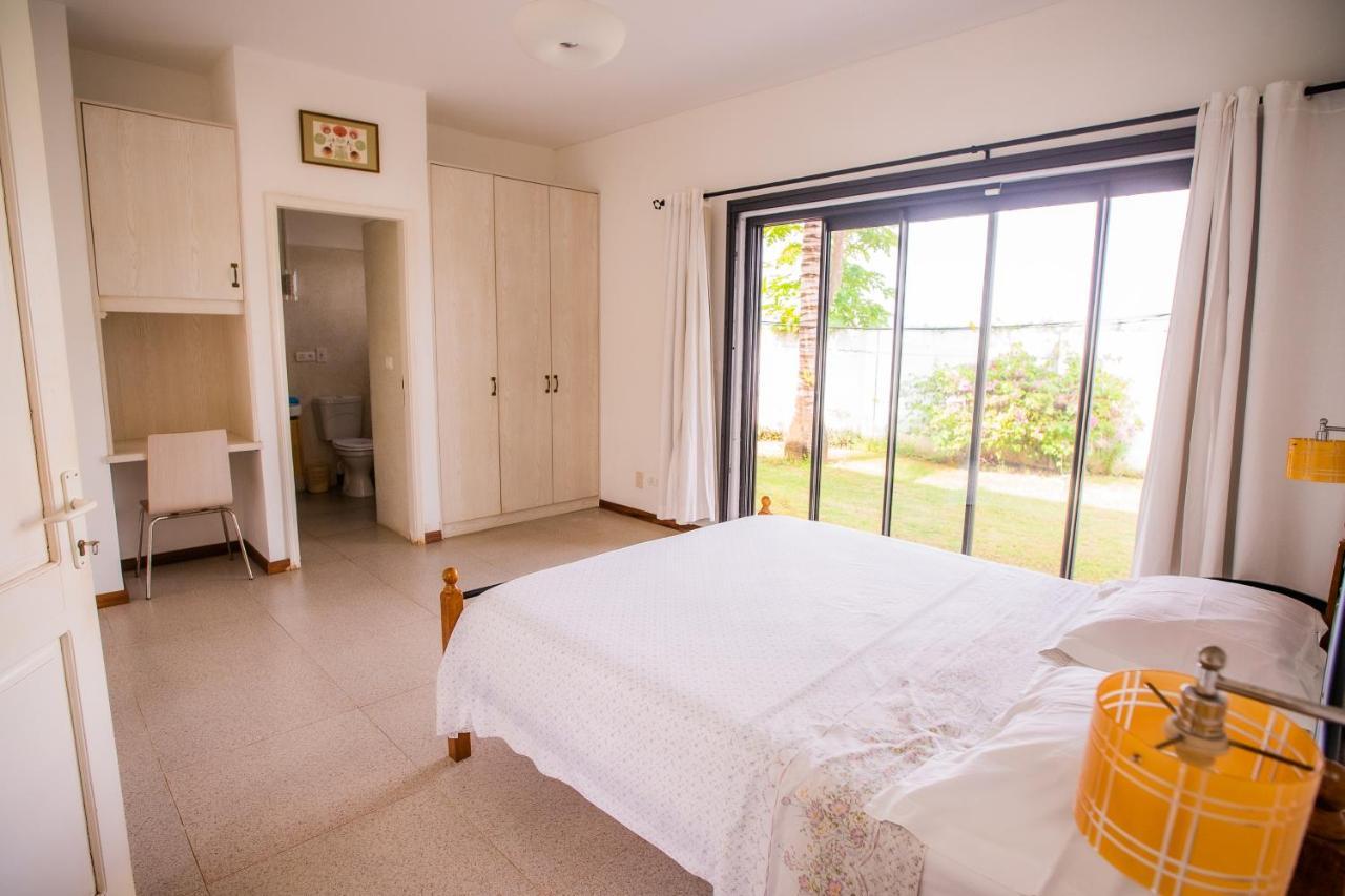 Villa Angelou - Sunlit Beach Getaway With Pool And Wifi Belle Mare Exterior foto